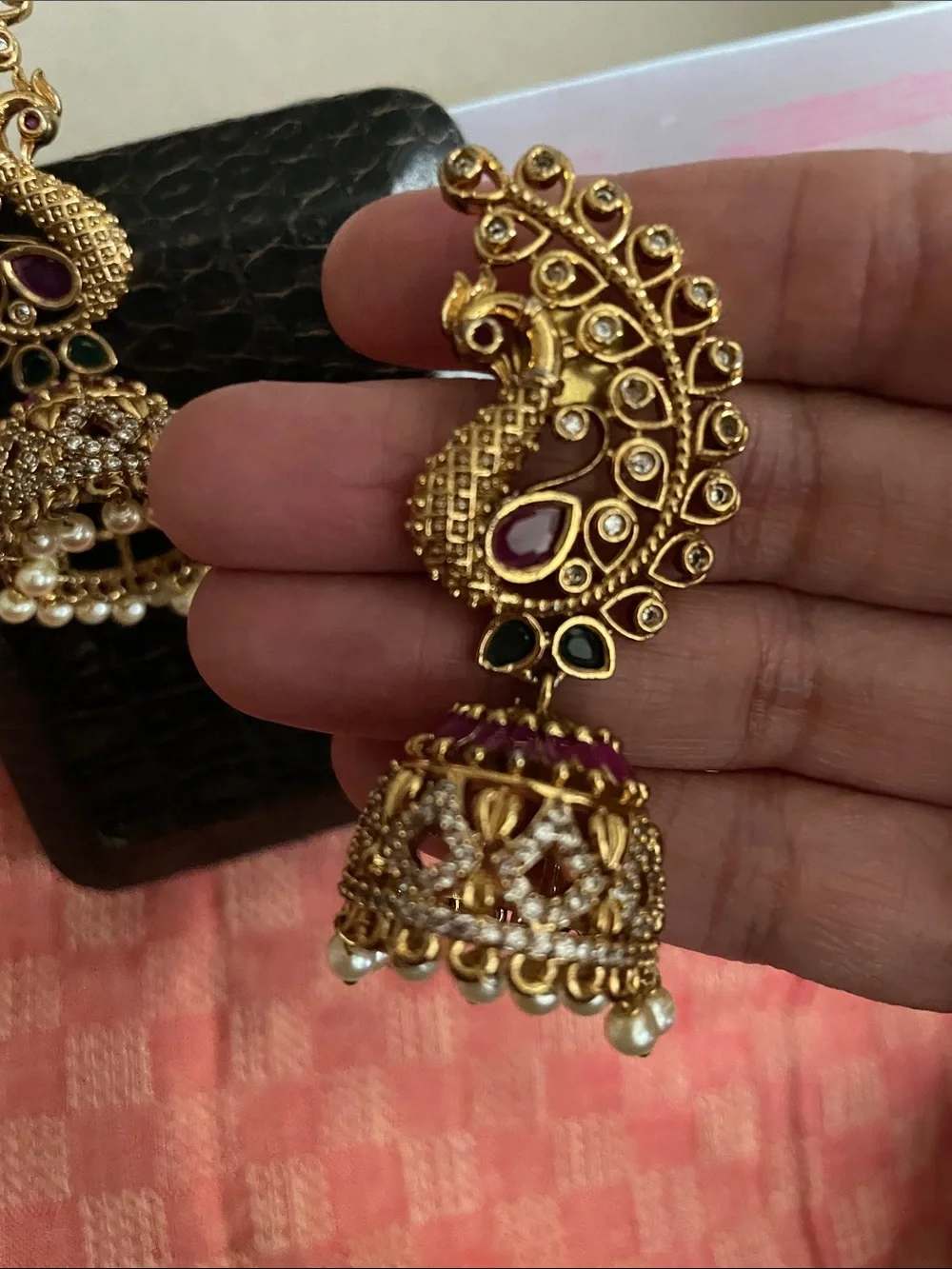 N/A elegant gold